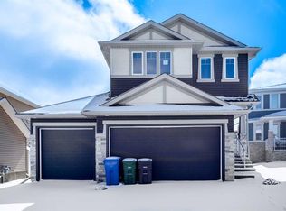 107 N Dawson Harbour Ct, Chestermere, AB T1X 1Z7
