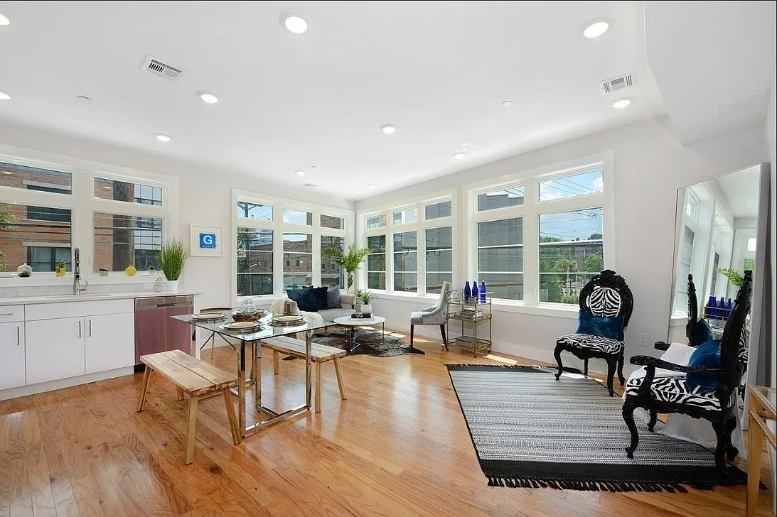 2 bed, 966 sqft, $4,500 — Photo 2