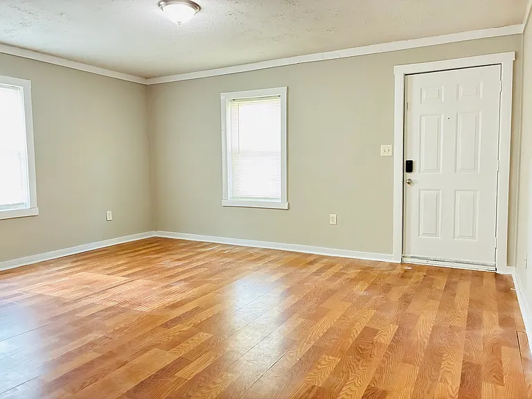 1110 Sykes St — Photo 4