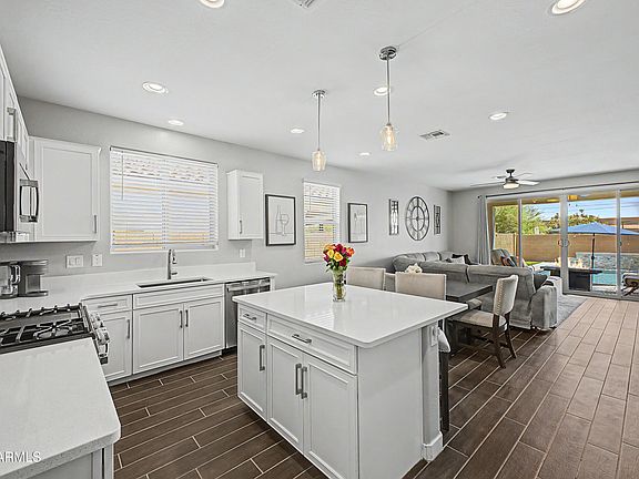 5th image of 725 E LIBERTY Lane