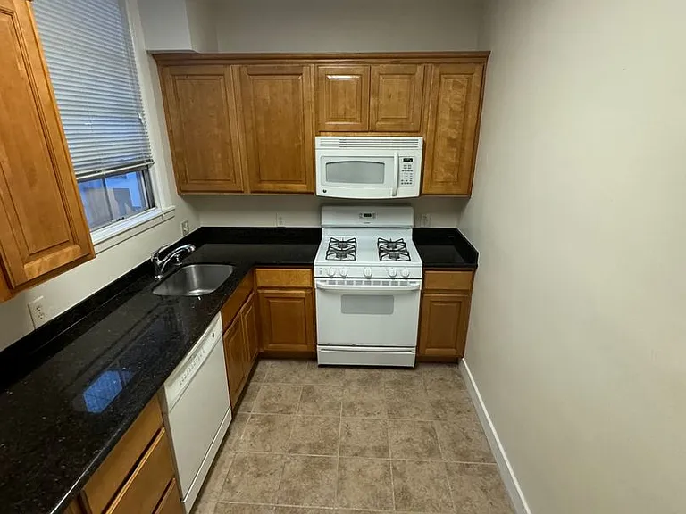 1052 Potrero Ave — Photo 1