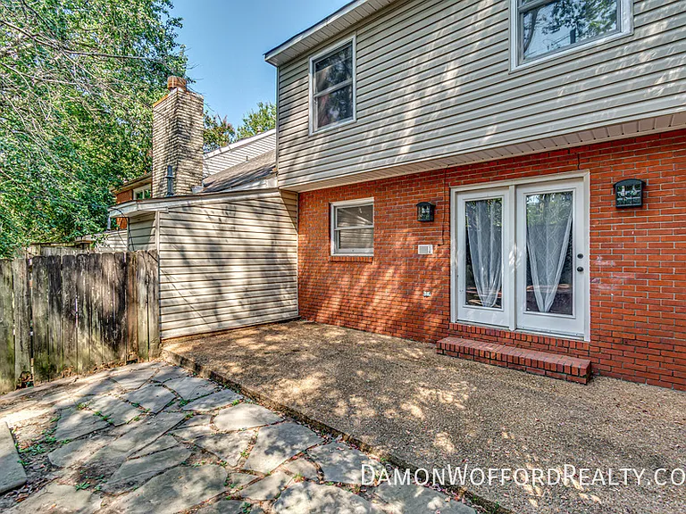 1435 Roxbury Ct — Photo 10