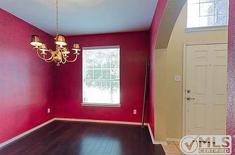3rd image of 1627 Broadmoor Dr