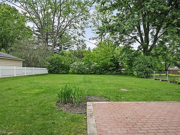 2nd image of 6639 Monterey Dr