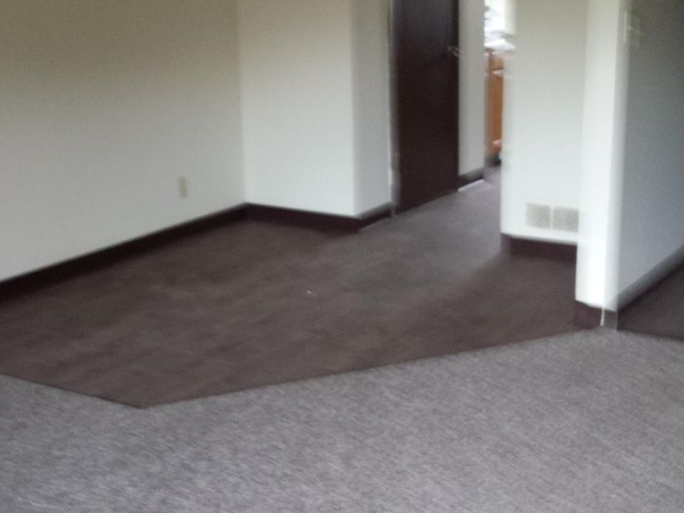 1st image of 4411 Crawford Dr APT 3