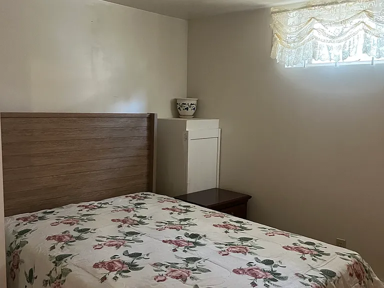 124 Holiday Hl — Photo 10