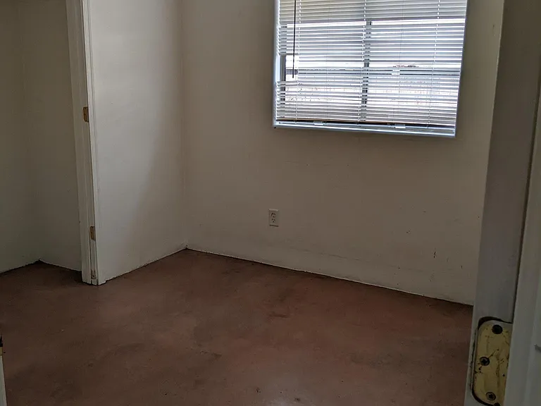 1636 E 10th St #2 — Photo 9
