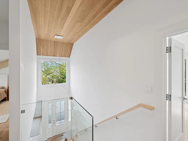 28 Canoe Place Rd — Photo 20