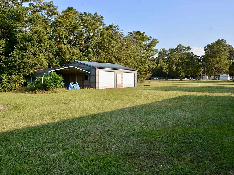 111 Brighton Dr — Photo 16