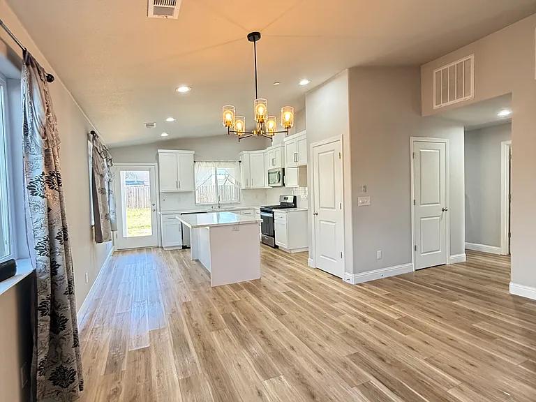 1084 Adell St — Photo 4