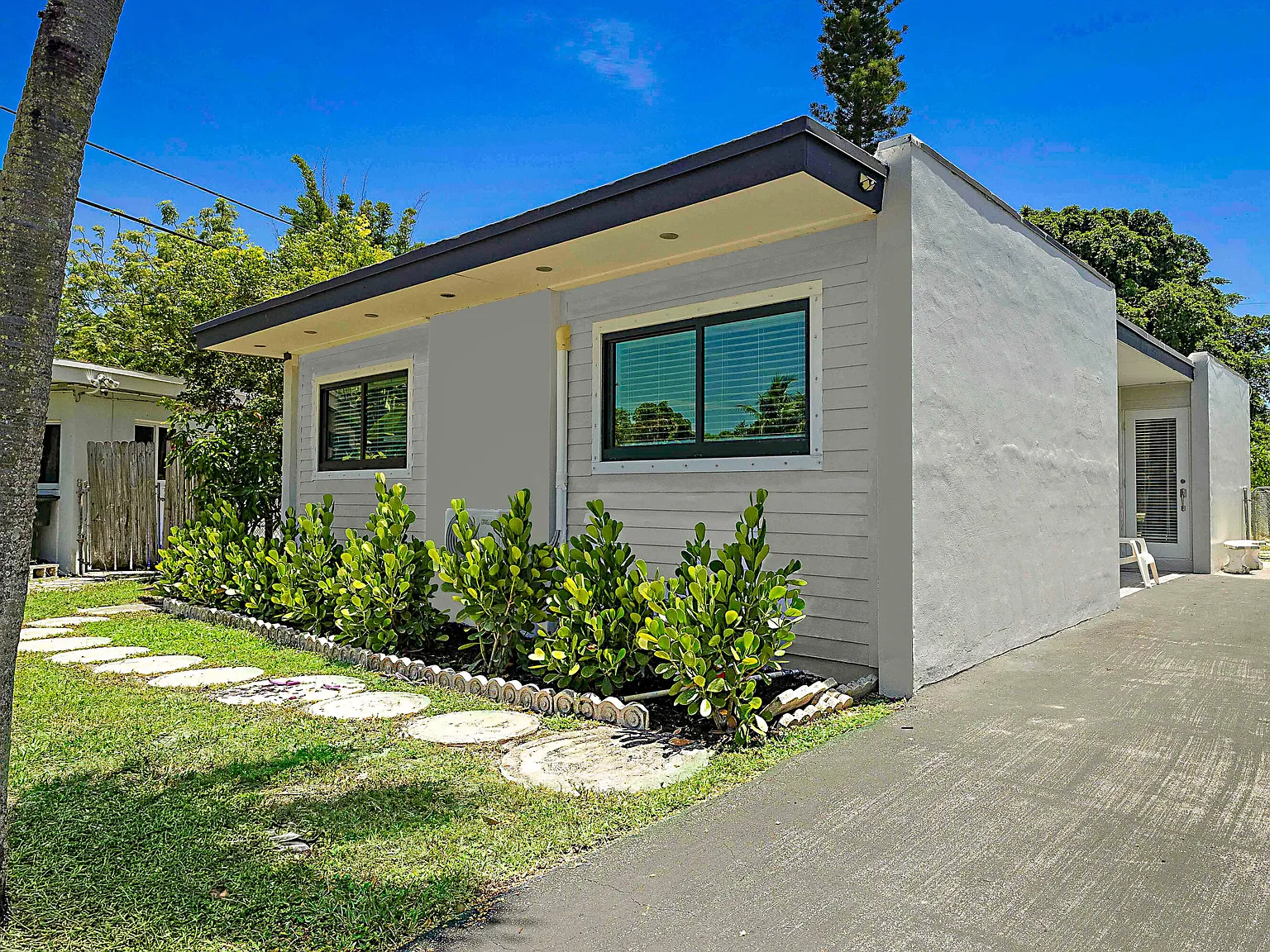 3 bed, 2.0 bath, 1197 sqft, $3,450 — Photo 1