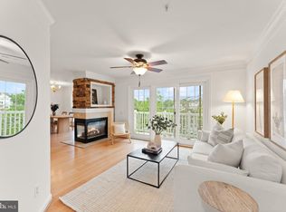 21777 Baldwin Sq UNIT 301, Sterling, VA 20164