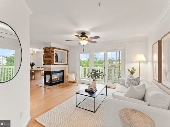 21777 Baldwin Sq Unit 301, Sterling, VA 20164