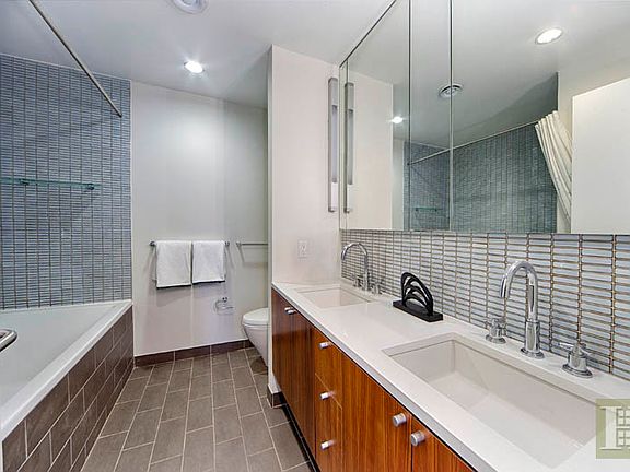 4th image of 404 Bond St APT 2