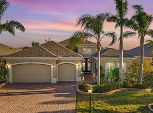 1607 Emerald Dunes Dr, Sun City Center, FL 33573