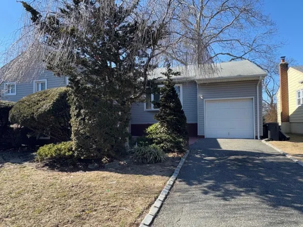 50 Brook Rd, Valley Stream, NY 11581