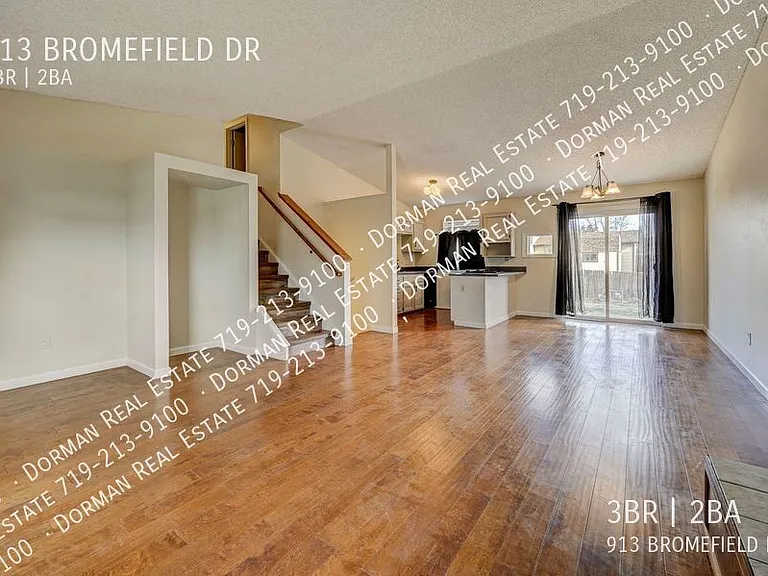 913 Bromefield Dr — Photo 3
