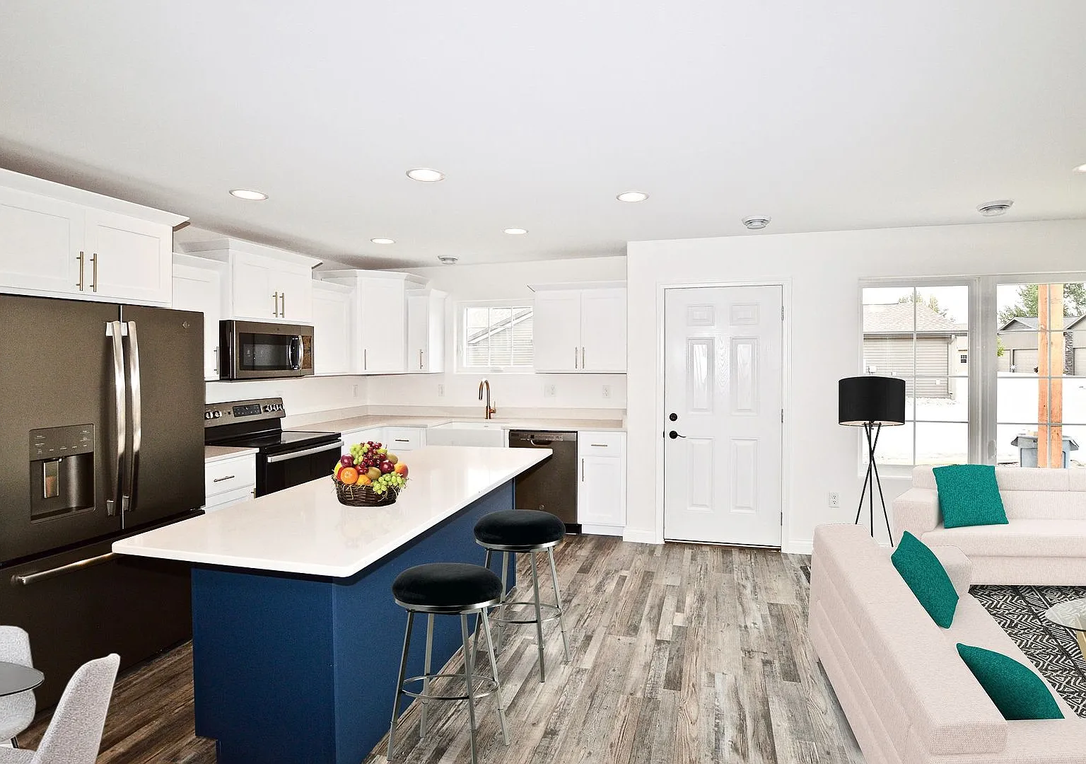 One Month Free When You Sign A 13-Month Lease By August 31st! — Photo 3