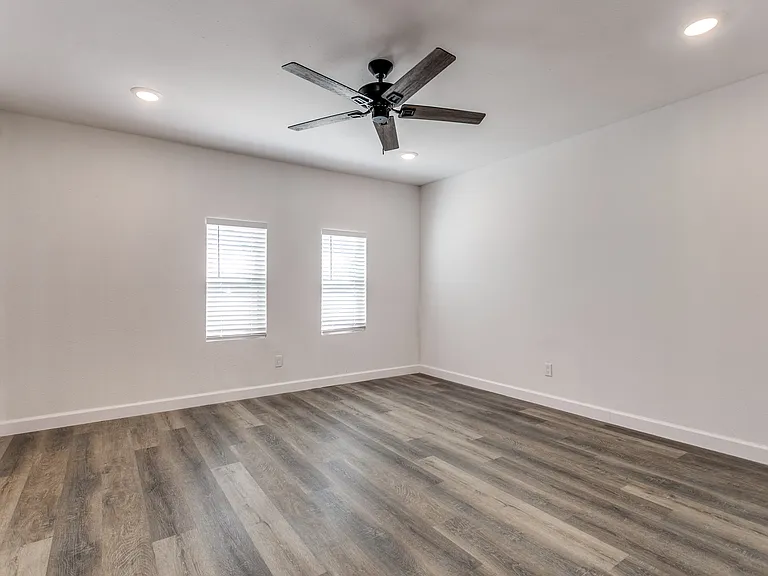 1535 Carnation Dr — Photo 17