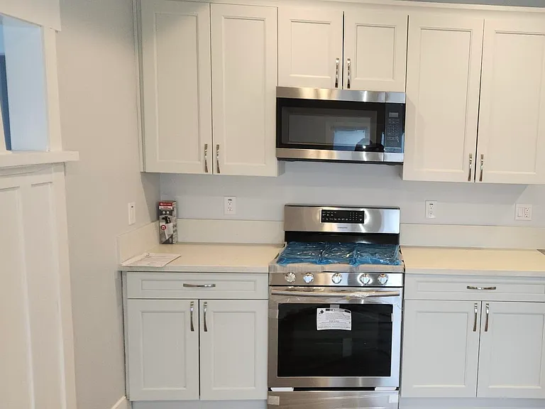 1075 N Los Robles Ave #201 — Photo 2