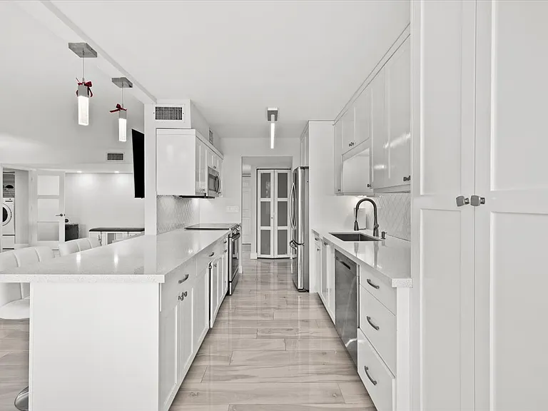 800 Jeffery St — Photo 10