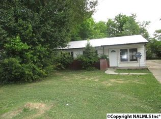 304 Roslyn Dr, Gadsden, AL 35901