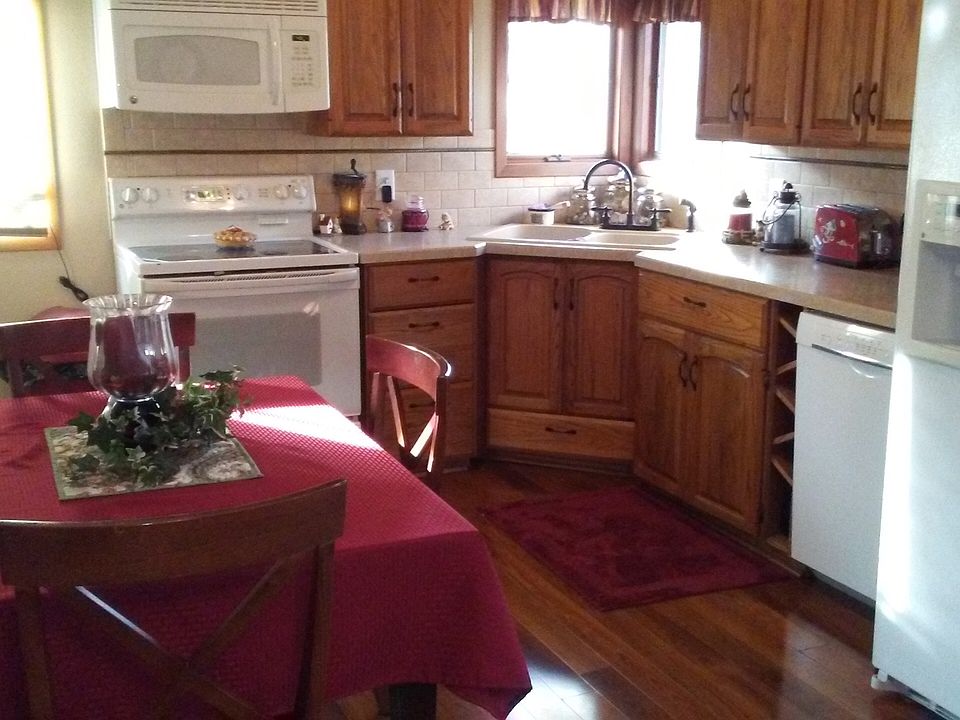 2nd image of 224 W 16th St