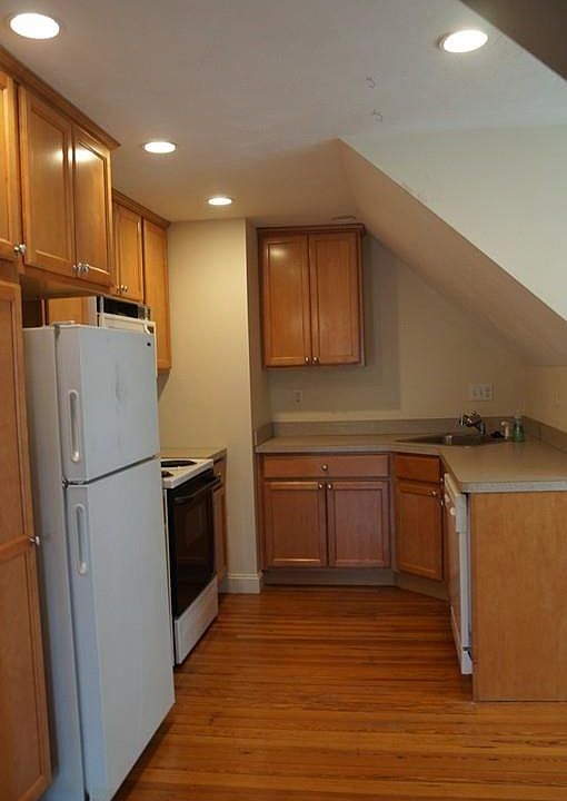 1st image of 858 Washington St #3