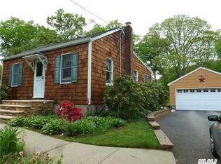 224 Larch Ln, Smithtown, NY 11787