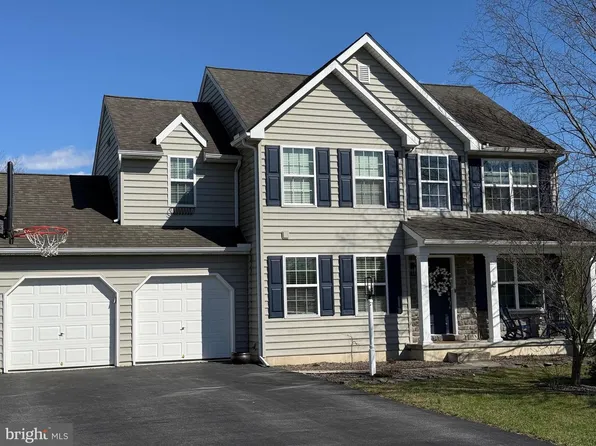 1805 Boxwood Cv, Palmyra, PA 17078