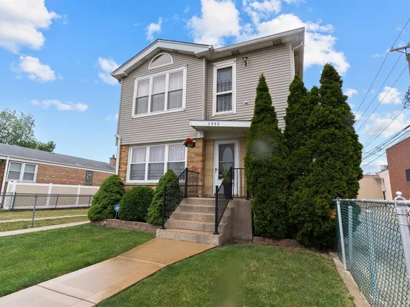 3942 N Oriole Ave, Chicago, IL 60634