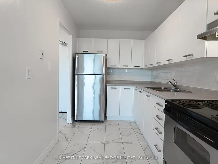 150 Lakeshore Rd W #1003 — Photo 14