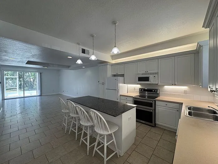 2053 Green Oak Ct — Photo 4