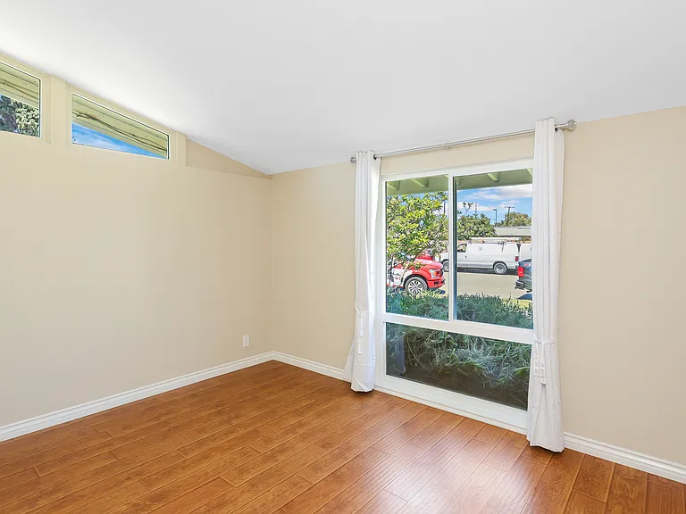 526 N Emerald Dr — Photo 20