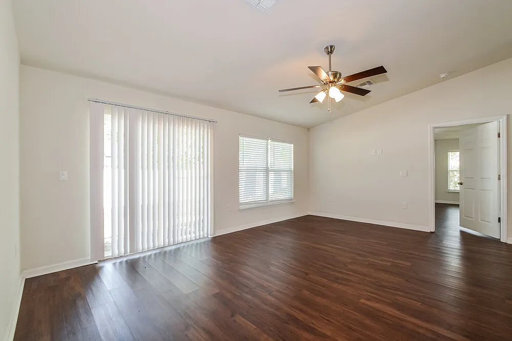 3 bed, 2.0 bath, 1553 sqft, $2,600 — Photo 4