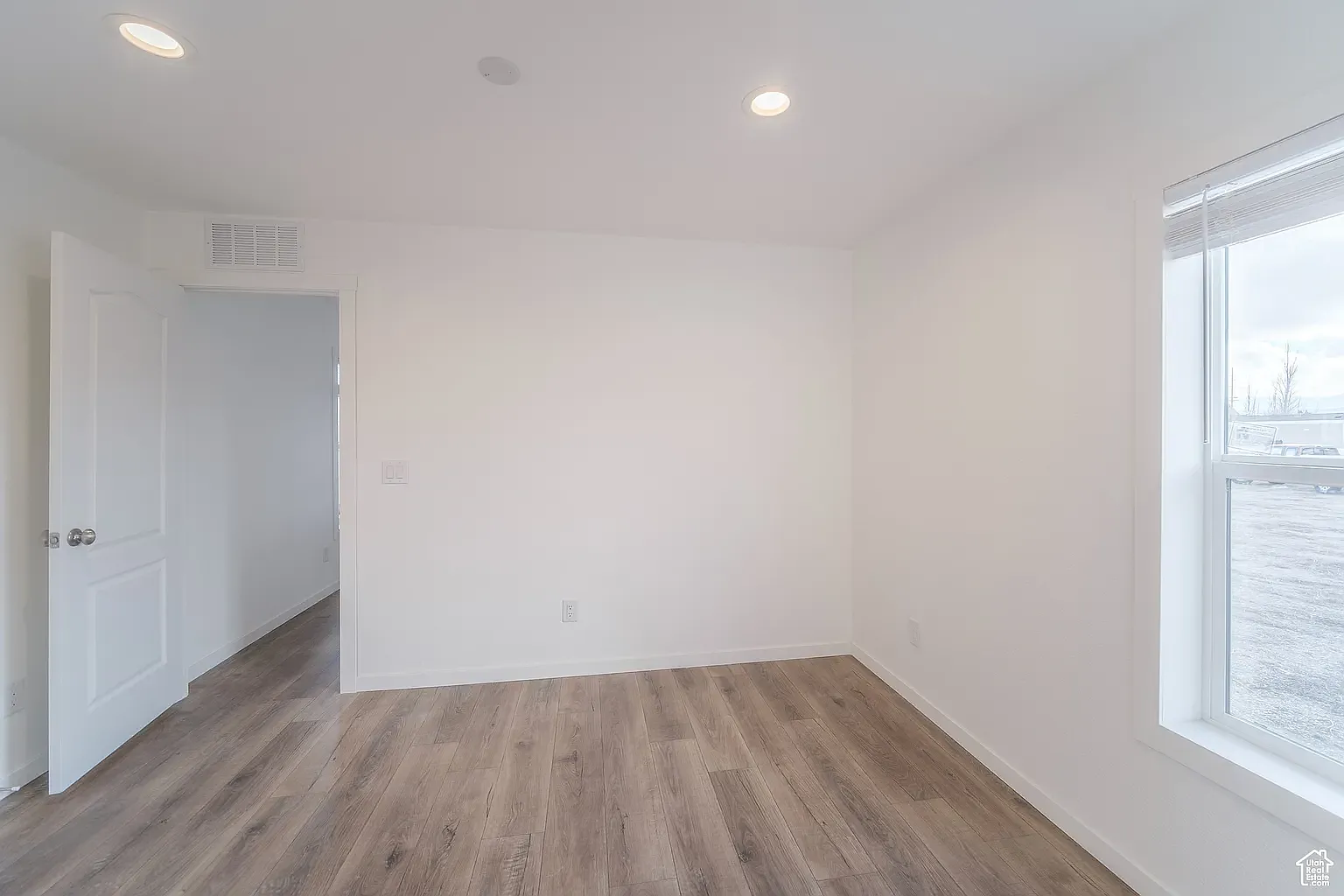 3 bed, 868 sqft, $1,650 — Photo 4