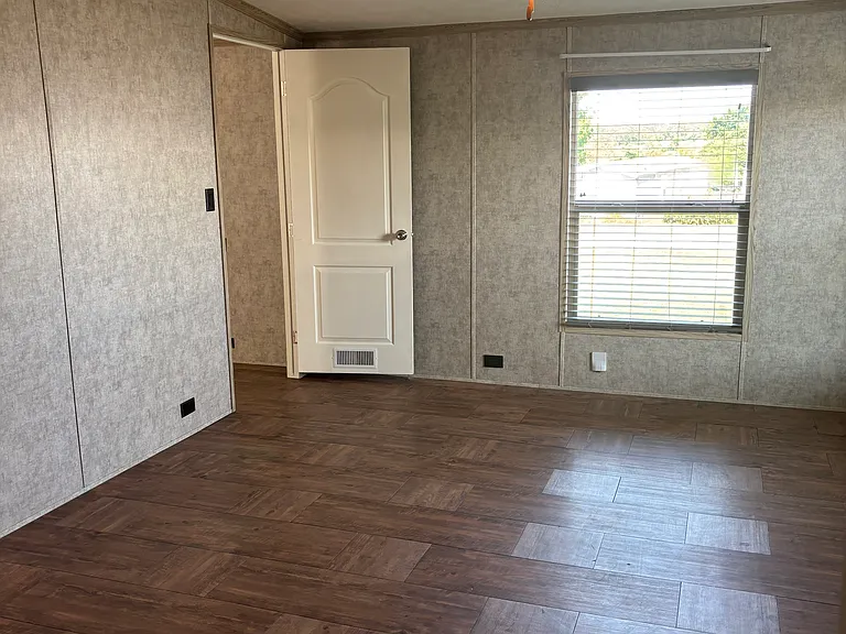 921 Taylor Dr — Photo 13
