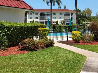 29 High Point Cir E APT 106, Naples, FL 34103