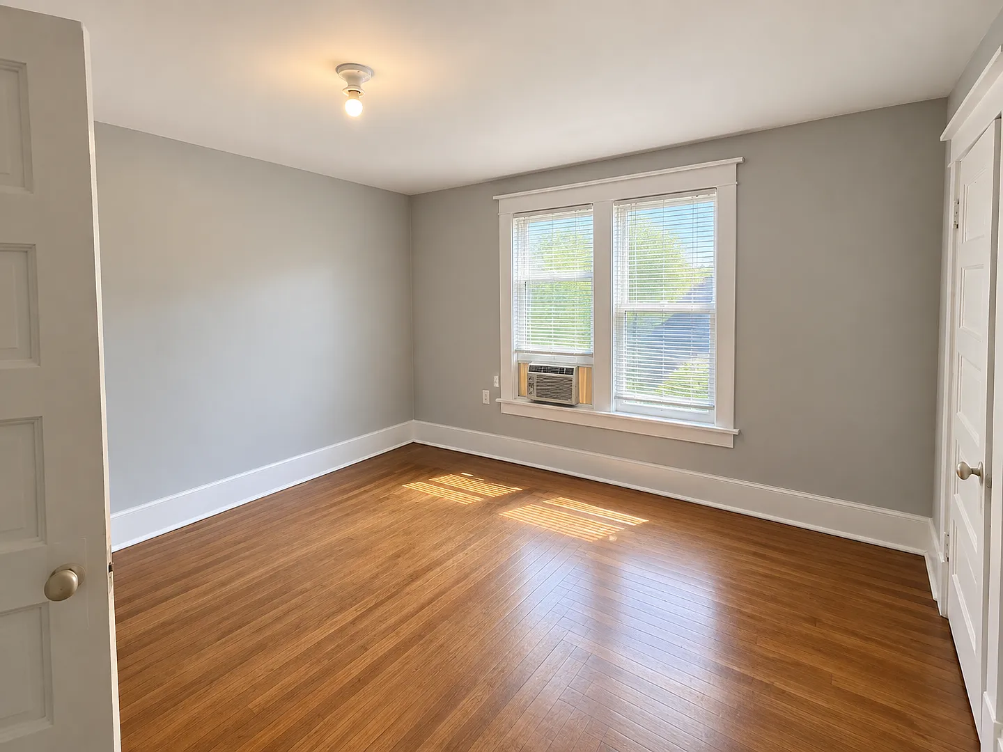 320 North Dodge - 4 Bedroom — Photo 4