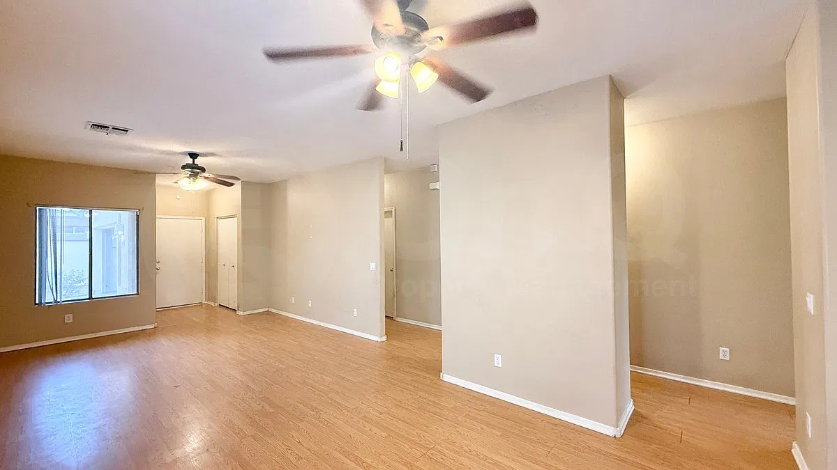 3 bed, 2.0 bath, 1218 sqft, $1,949 — Photo 3