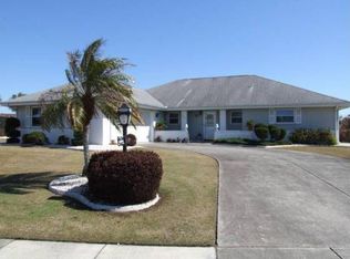915 El Rancho Dr, Sun City Center, FL 33573