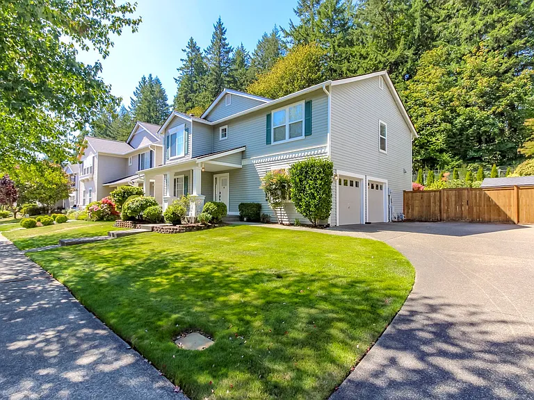 1661 Jensen Ave — Photo 3