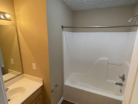 4th image of 813 McKean Dr