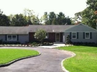 102 Oakside Dr, Smithtown, NY 11787