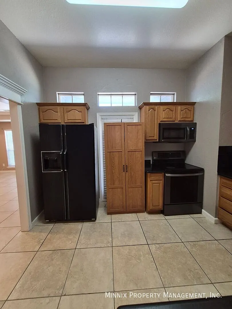 3 bedroom/ 2 bath | 2113 SW 59th. St. — Photo 3