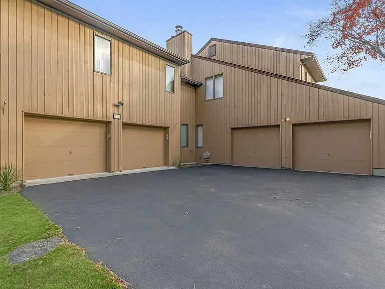 88 Van Blarcom Ln — Photo 2