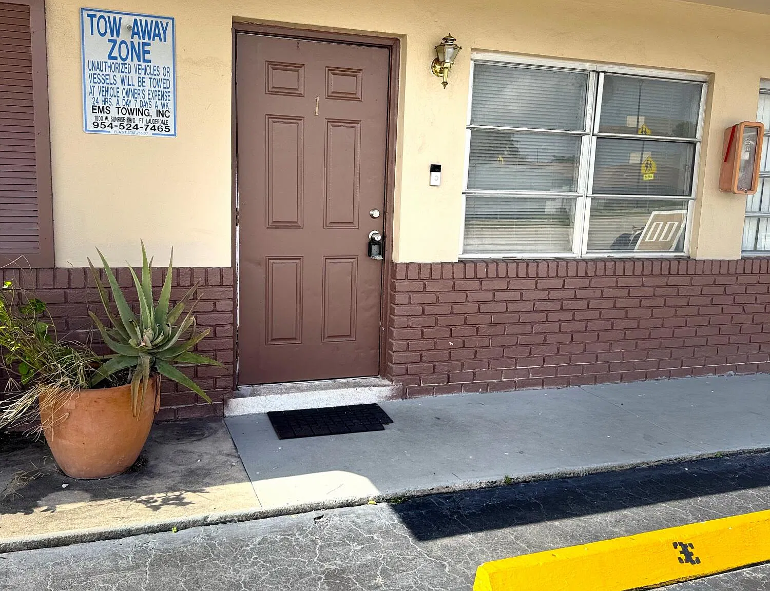 2 bed, 1.0 bath, 680 sqft, $1,900 — Photo 2