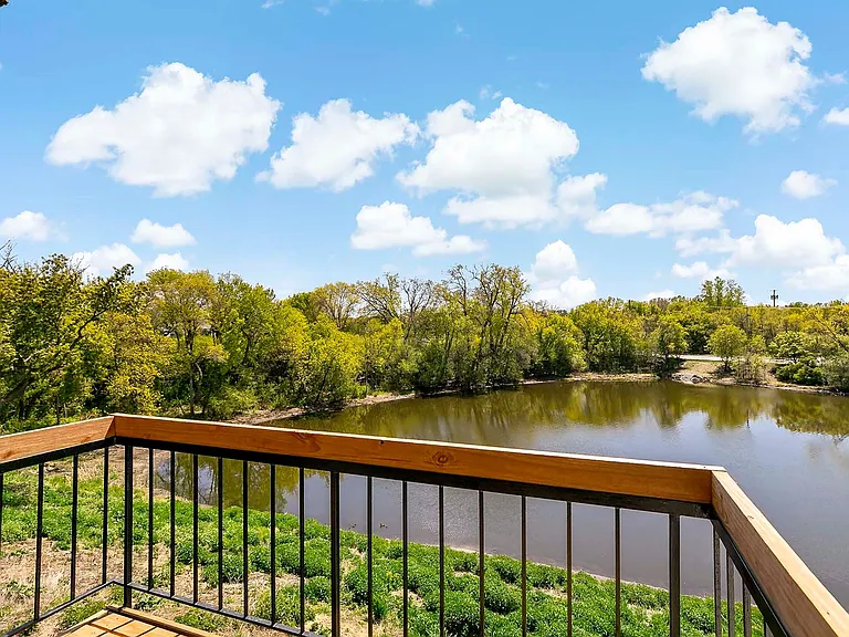 Winnetka Village Apts — Photo 5