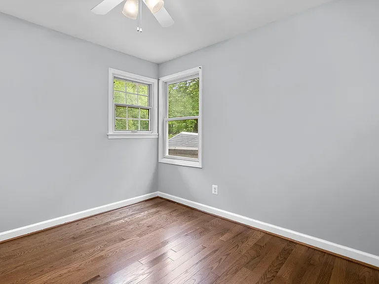 308 Clagett Dr — Photo 8