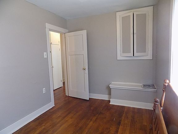 4th image of 1049 Superior Ave